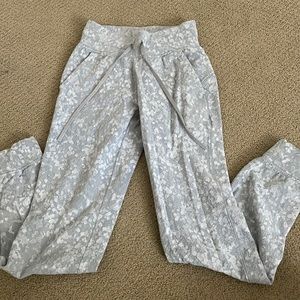 Ready to rulu jogger